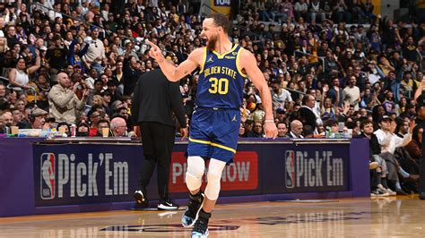Warriors Secure Big Road Win Over the Lakers .
